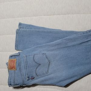 Levi skinny jeans size 28